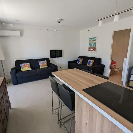 Studio En Fermee Avec Garage Et Parking Appartement Cannes