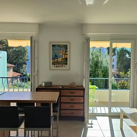 Studio En Fermee Avec Garage Et Parking Cannes