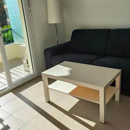 Studio En Fermee Avec Garage Et Parking Apartment