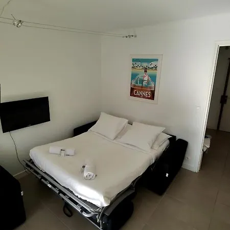 Apartment Studio En Fermee Avec Garage Et Parking